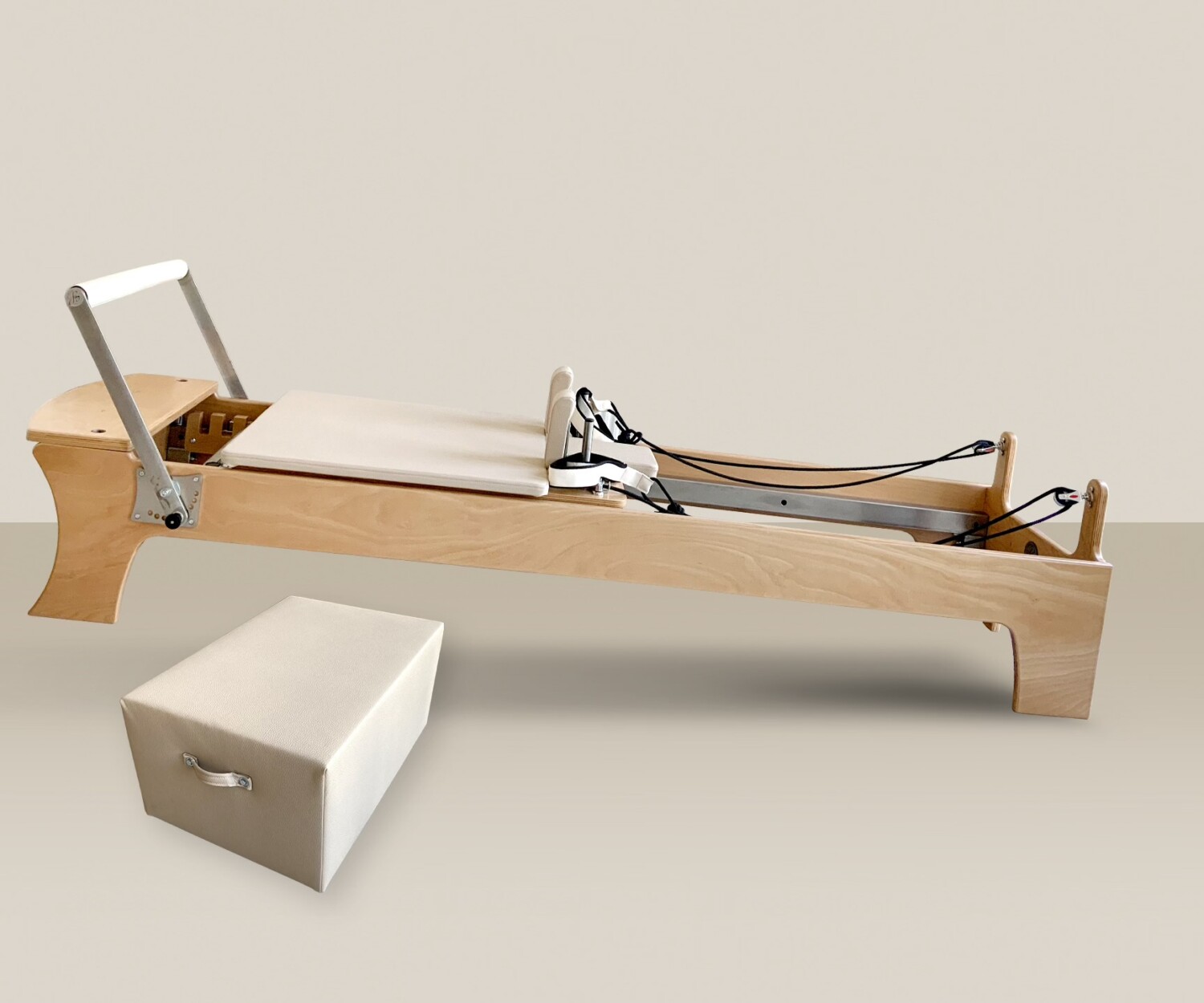 A Reformer Pilates gép részei infografika magyarul, pilates reformer gép felépítése és alkatrészei