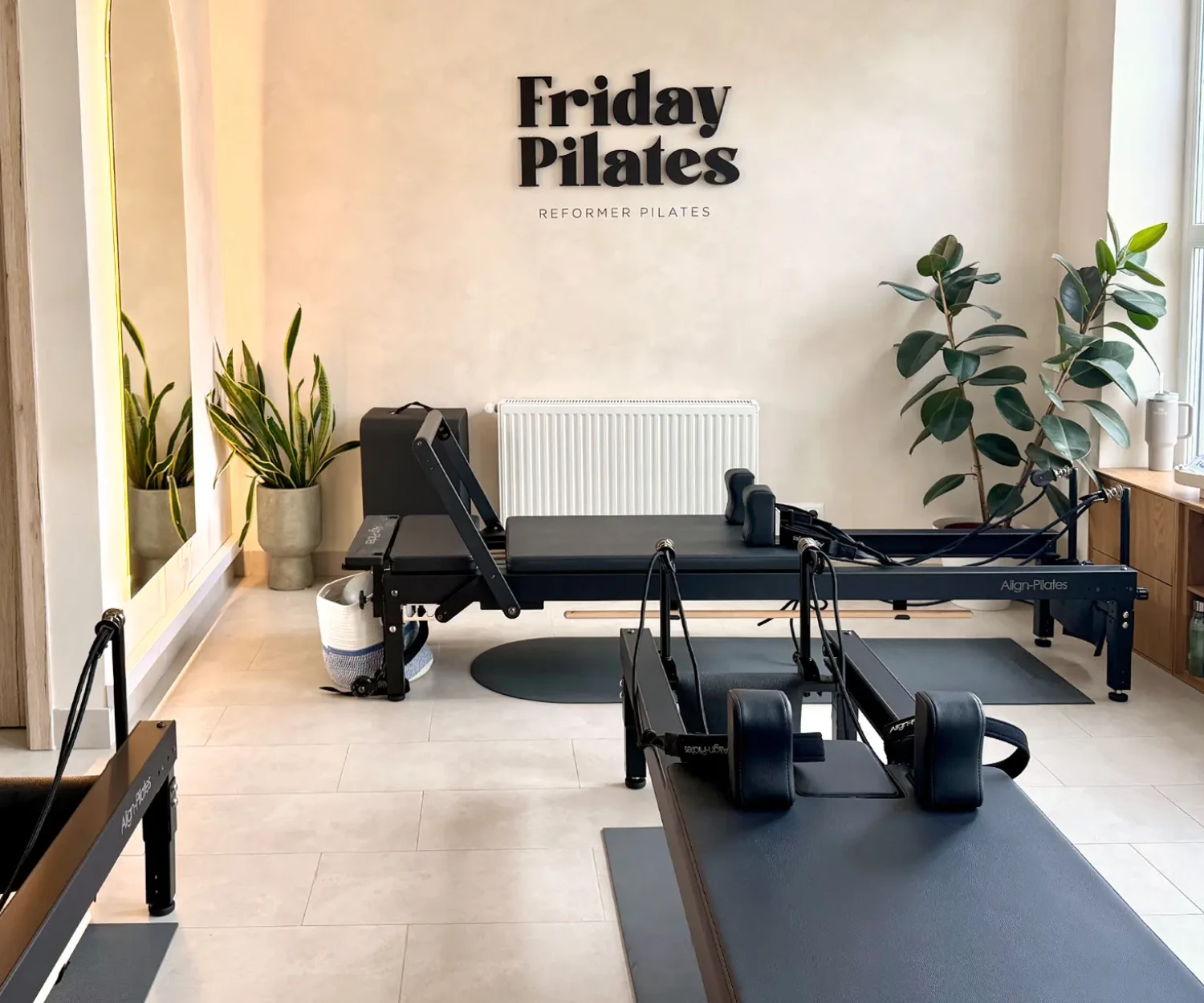 Align C8 Pro reformer gép a Friday Pilates stúdiójában Zuglóban - prémium pilates edzés Budapest XIV. kerületben